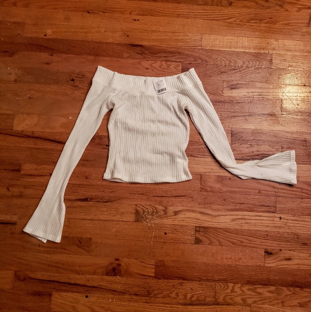 Off the shoulder crop top with small bell sleaves